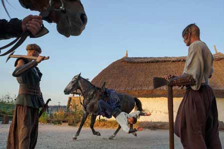 Poboj in razselitev polovice Evropejcev National Geographic imenuje nomadske akrobatske spretnosti.; Genocide against Europeans and their migration National Geographic assign's as acrobatic skills.